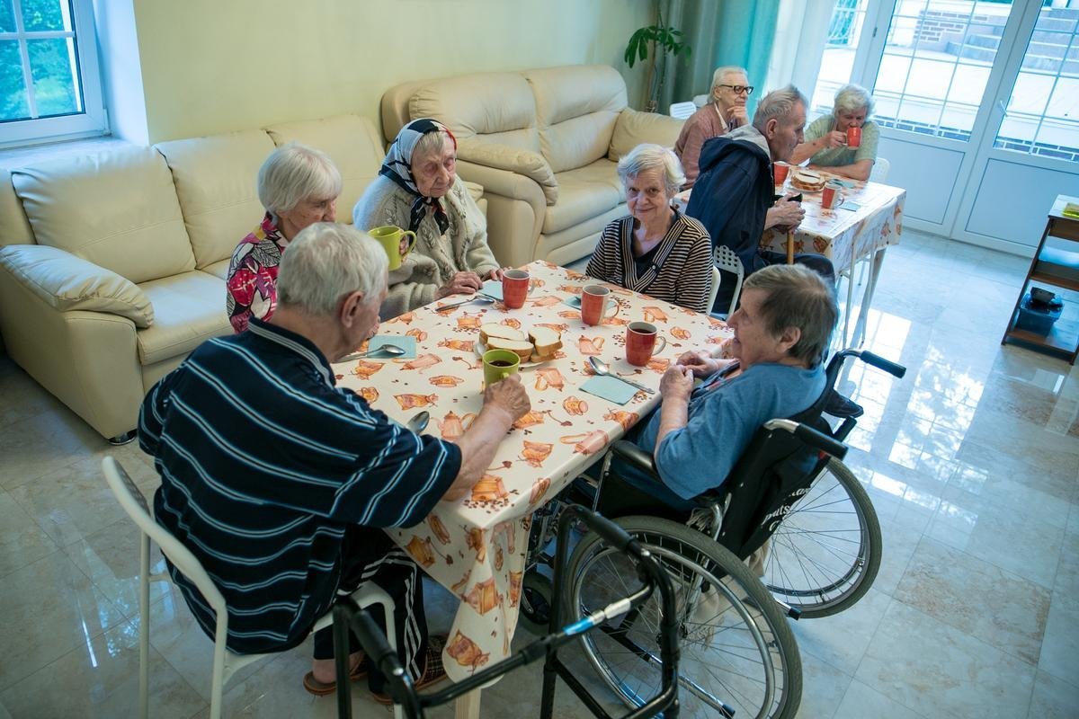 Помощь престарелым частная